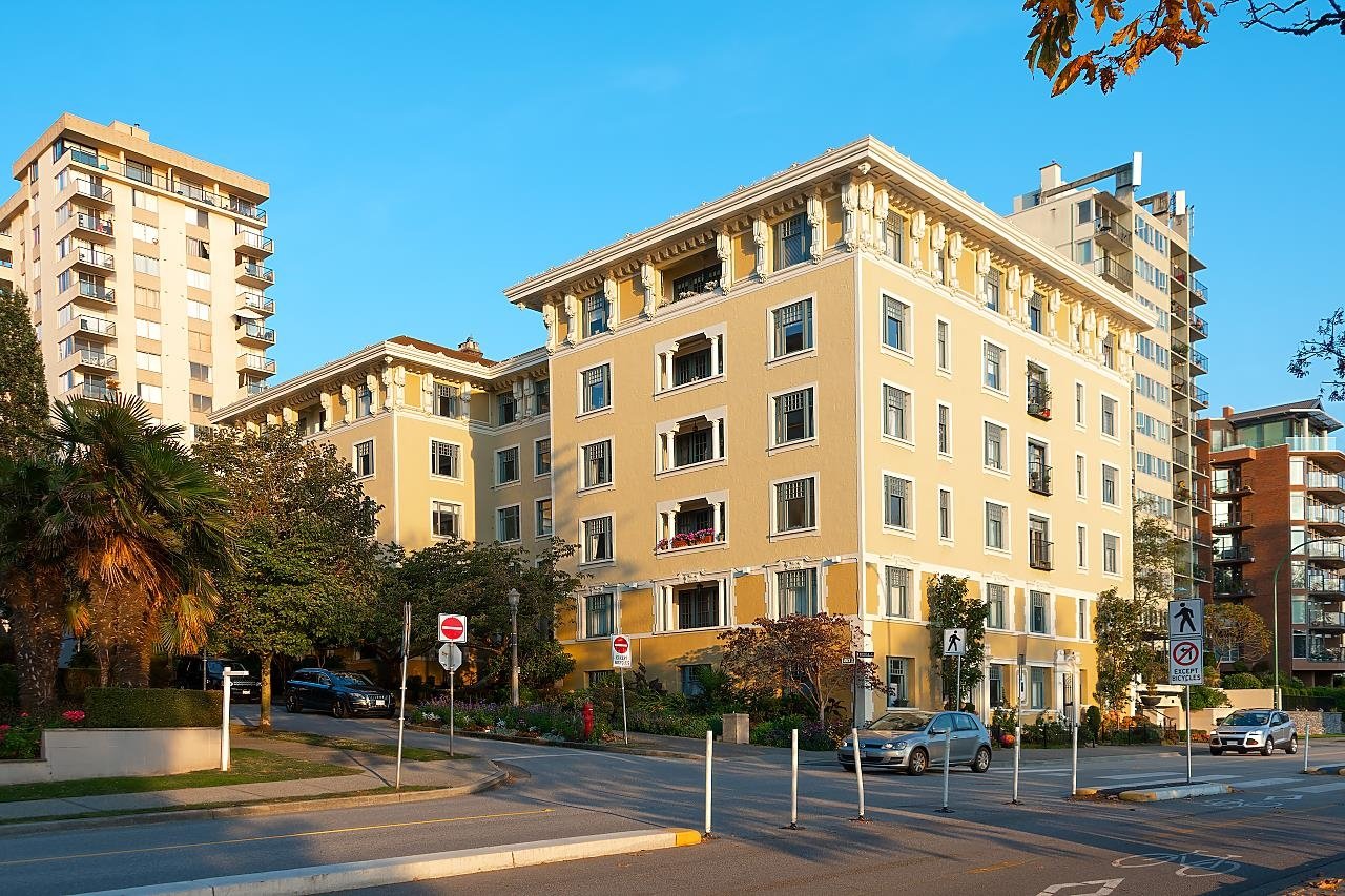 24-1386 Nicola St