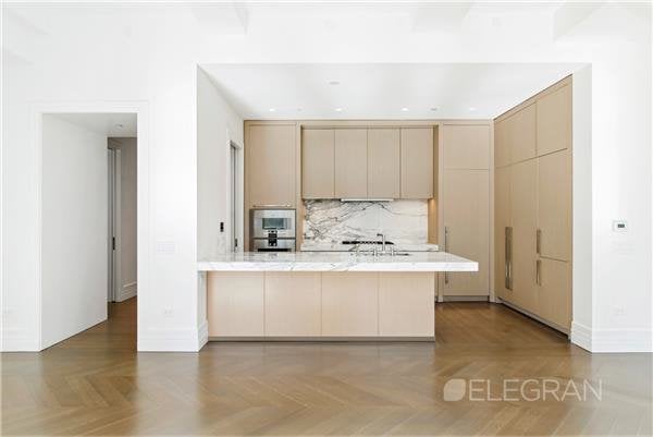212 5TH AVE
