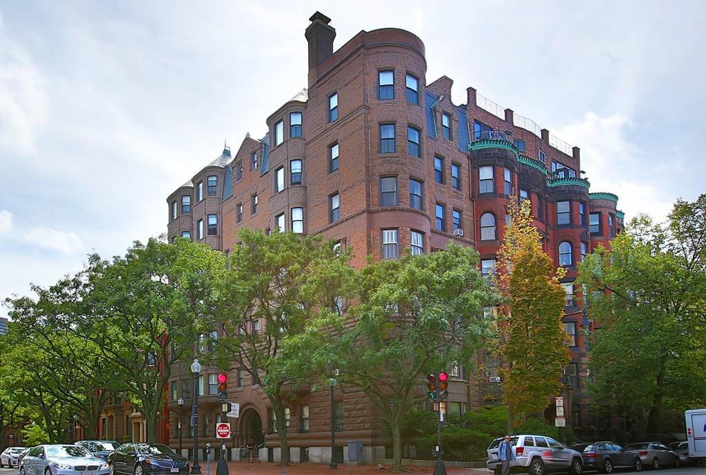 330 Dartmouth Unit 4N