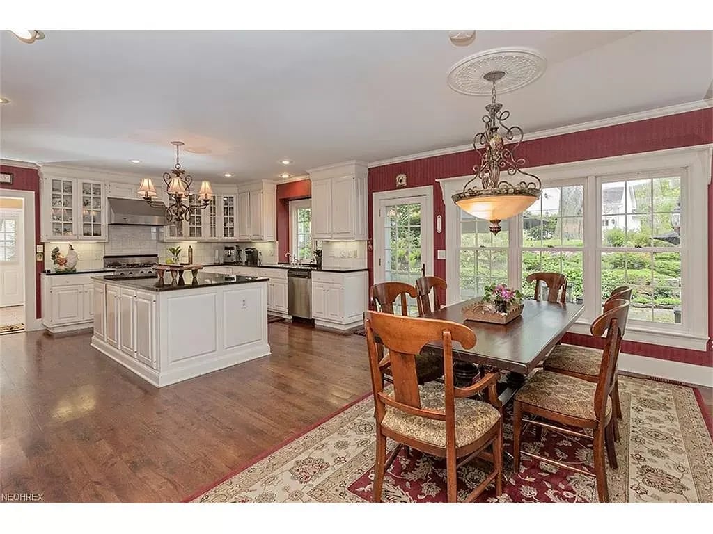 649 Chagrin River Rd