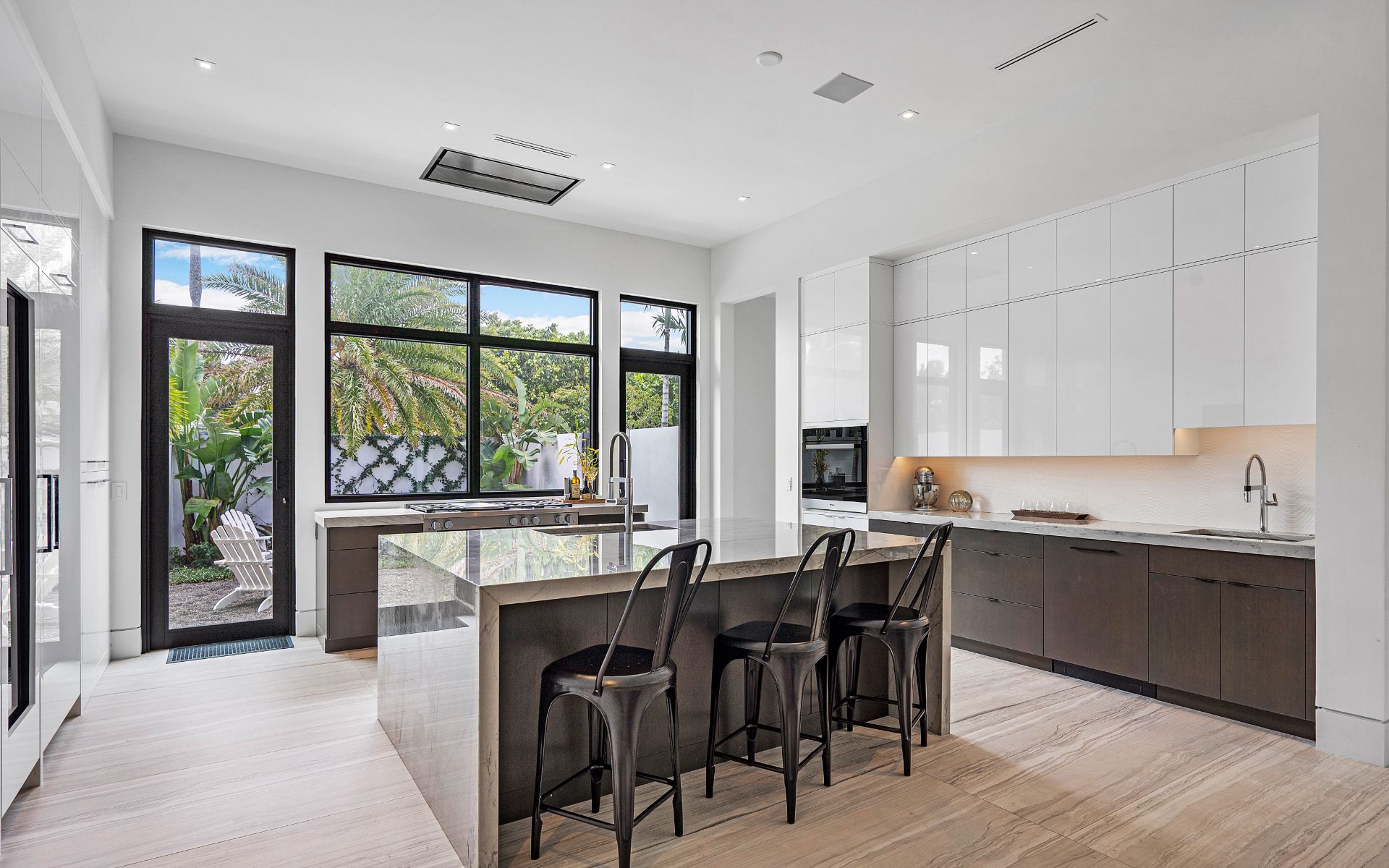 800 Seagate Dr