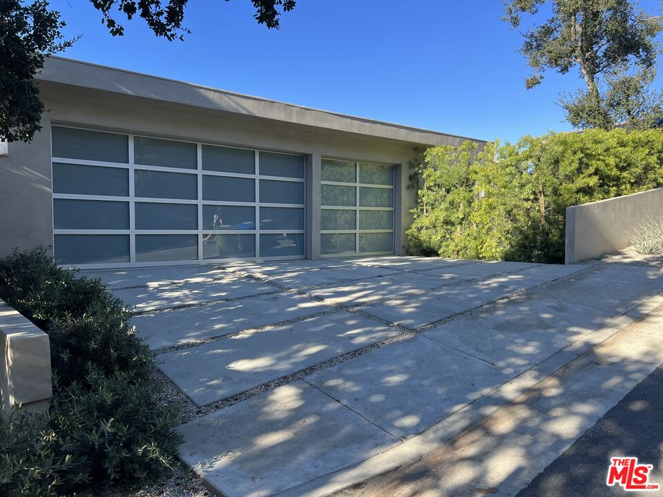 3768 Alta Mesa Dr