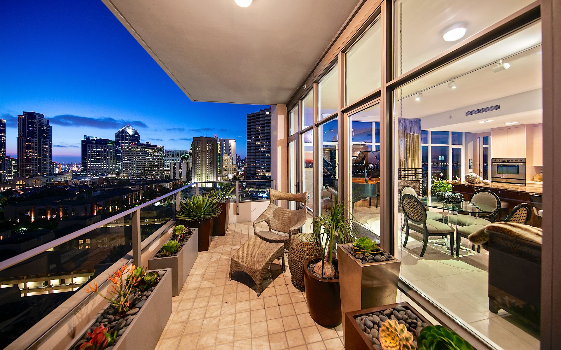 550 Front, #1405