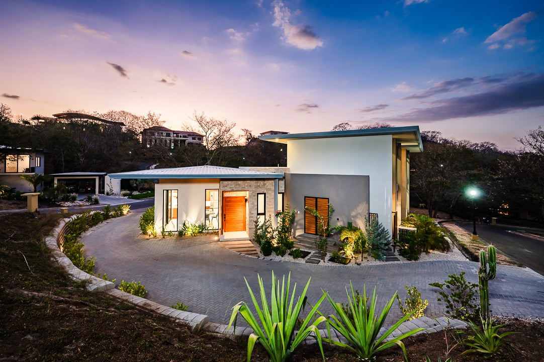 Modern Tropical Infinity Pool Villa, Tamarindo, Guanacaste