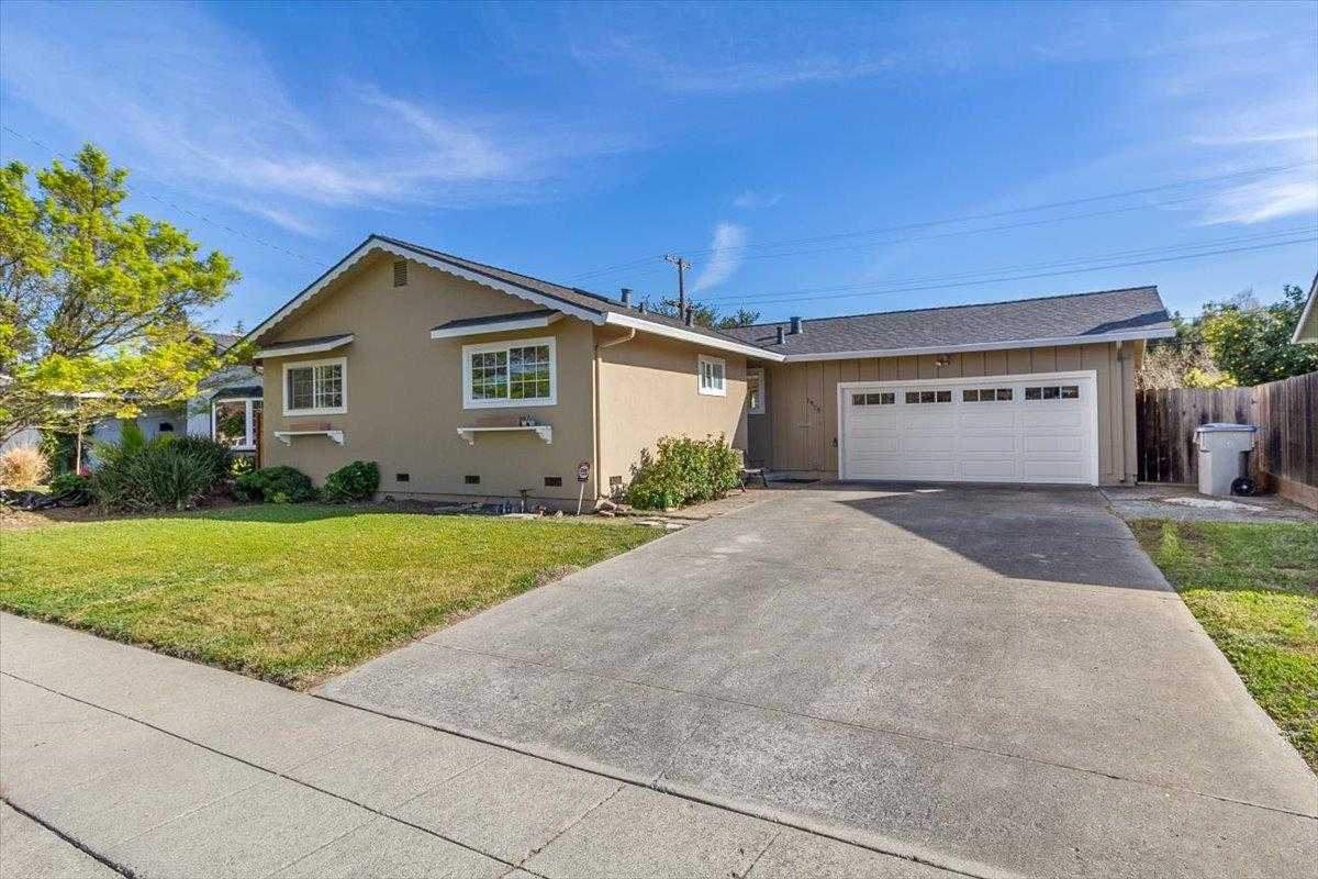 1970 Rosswood DR