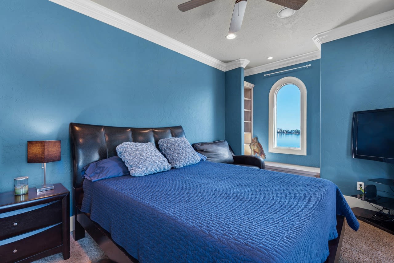 5236 Finisterre Drive