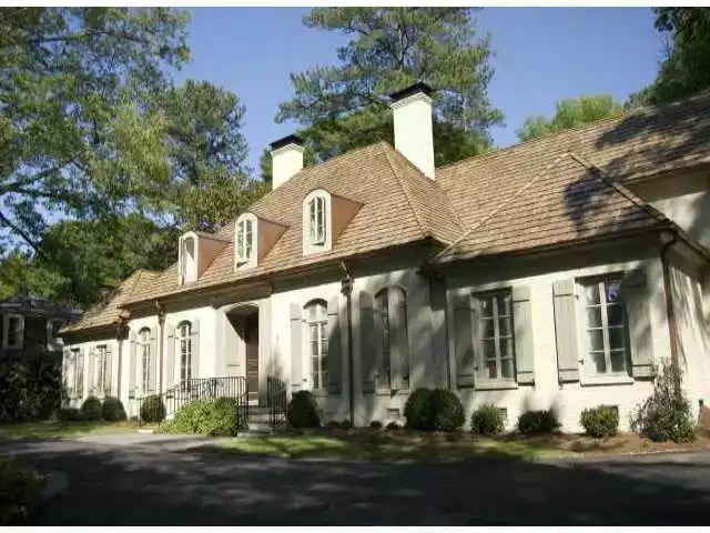 2827 Careygate