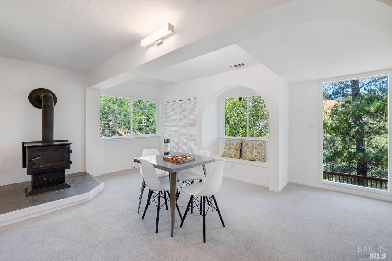 9 Oak Springs Dr