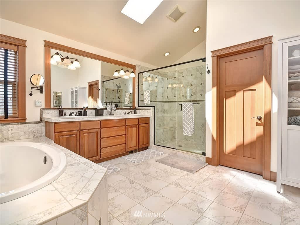 509 NW 195th St