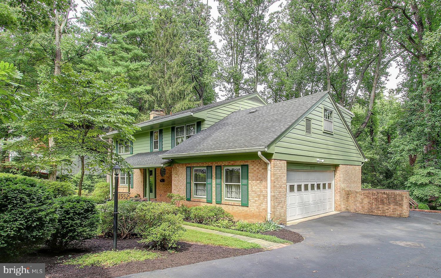 1552 Forest Villa Ln