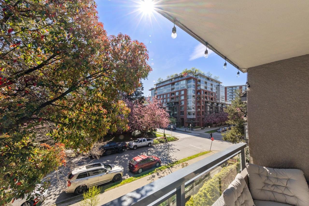 309-319 E 7th Ave