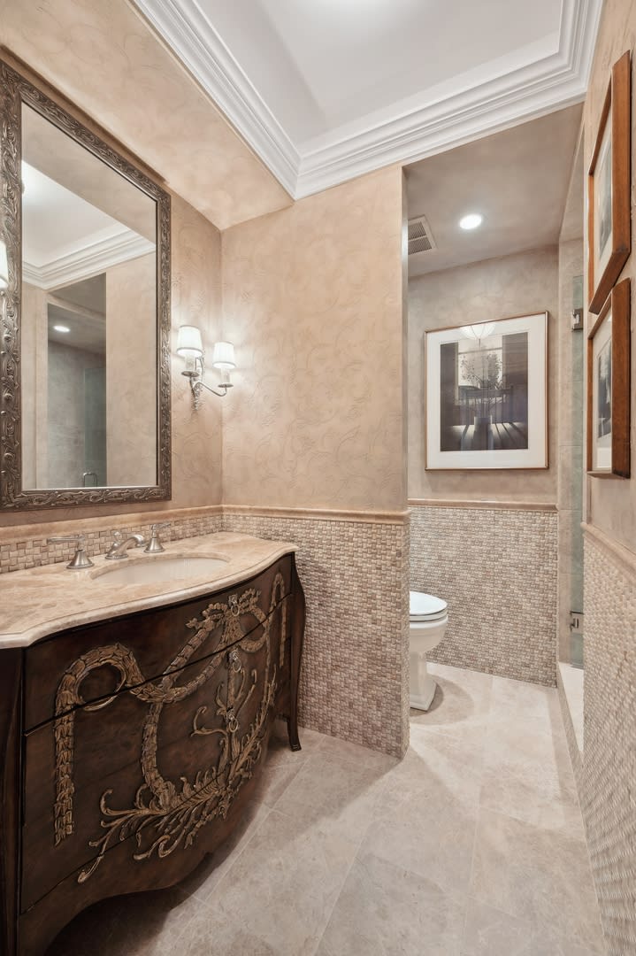 180 E PEARSON Street Unit: 4504