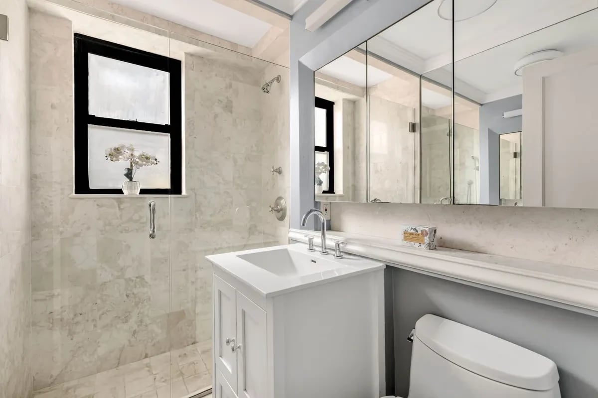 201 East 21st Street Apt 18K