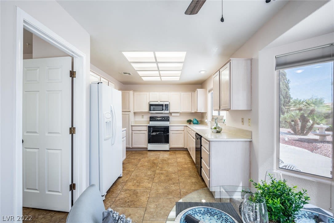 2516 Desert Glen Dr