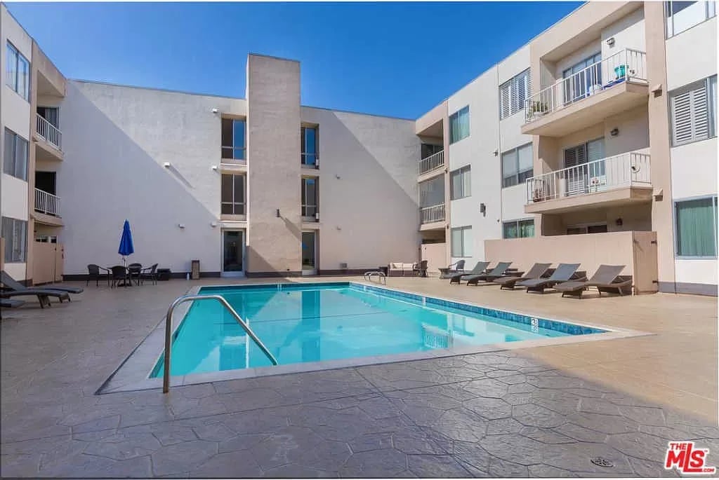 927 N Kings Rd., #201