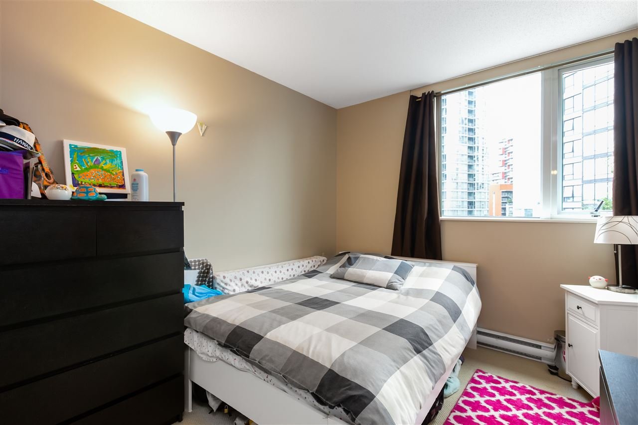 706-455 Beach Cres