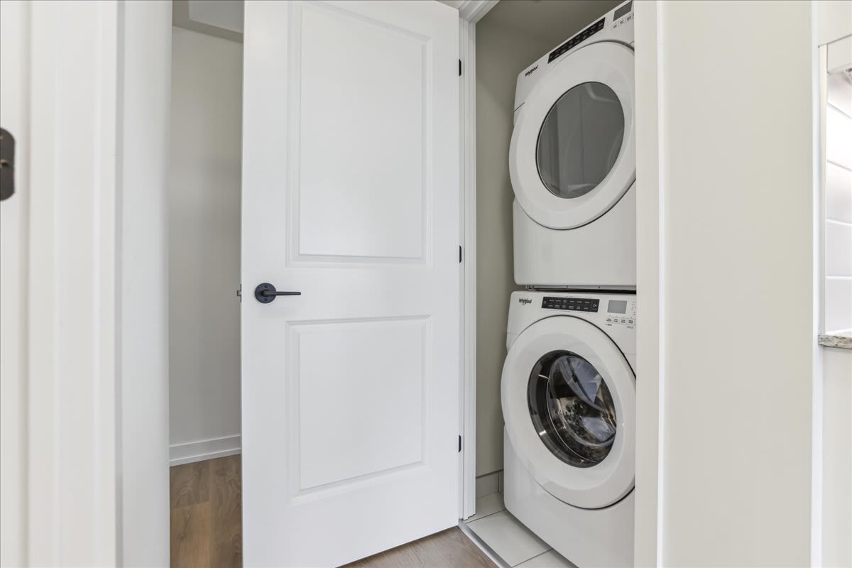 1 bed+ den in uptown core!
