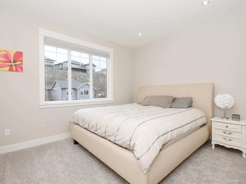 1401 Grand Forest Close