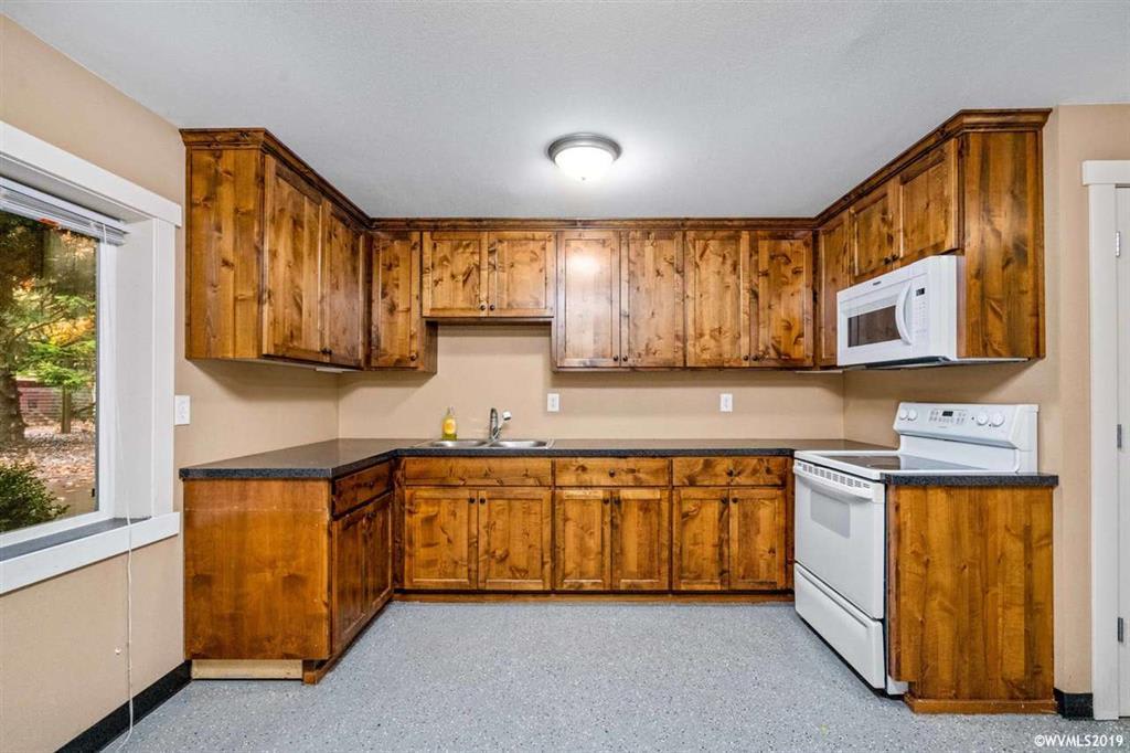 2700 Molalla Rd