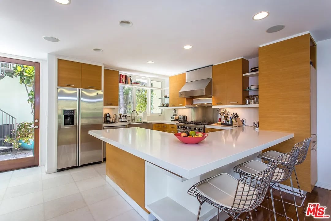 1674 Sunset Plaza Dr