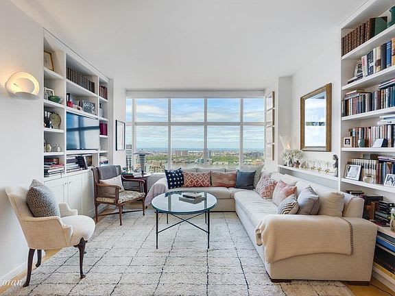 160 West 66th Street Unit: 44G