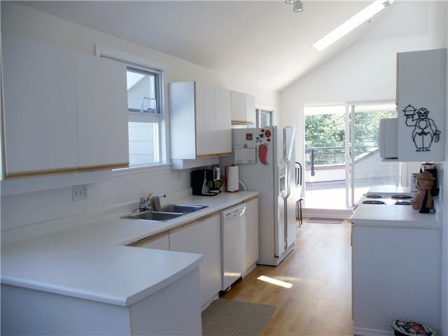 402-788 W 14th Ave