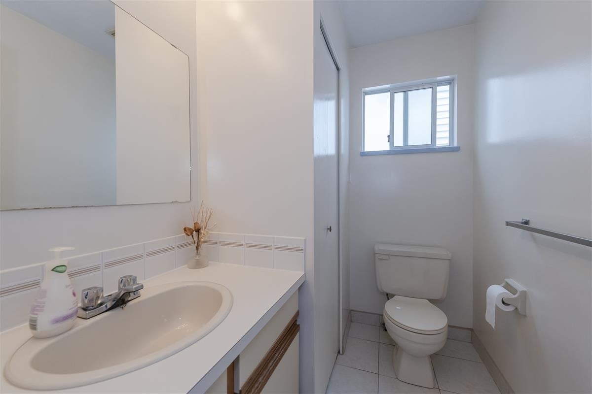 828 Porteau Pl