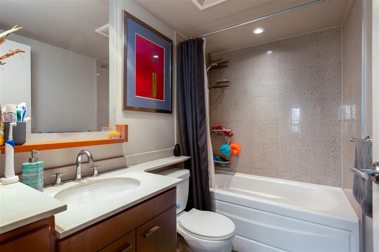 706-455 Beach Cres