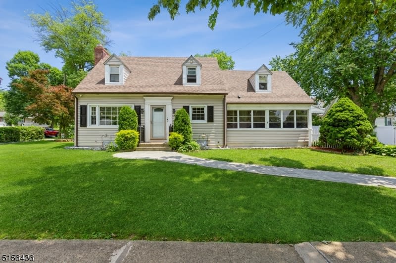 154 Mountain Ave