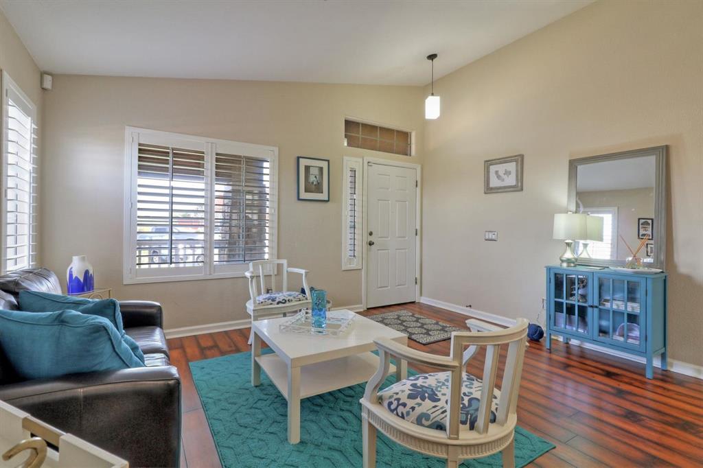 1402 Madrone Dr