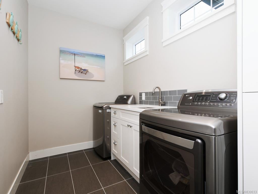 1401 Grand Forest Close