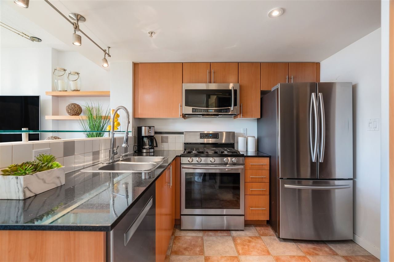 1903-63 Keefer Pl