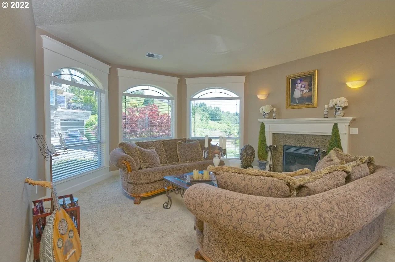 158 W Dogwood St