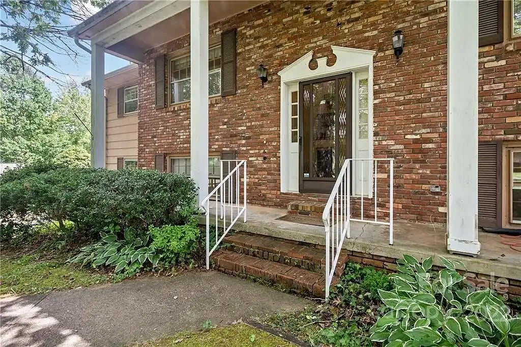 81 Placid Dr