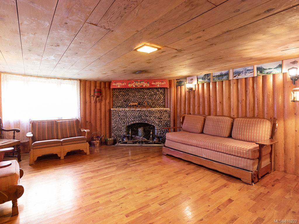 1734 Hollywood Cres