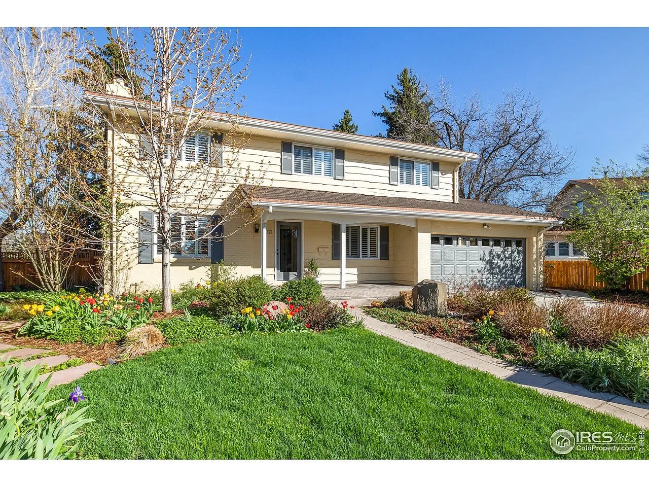 1071 Yale Cir