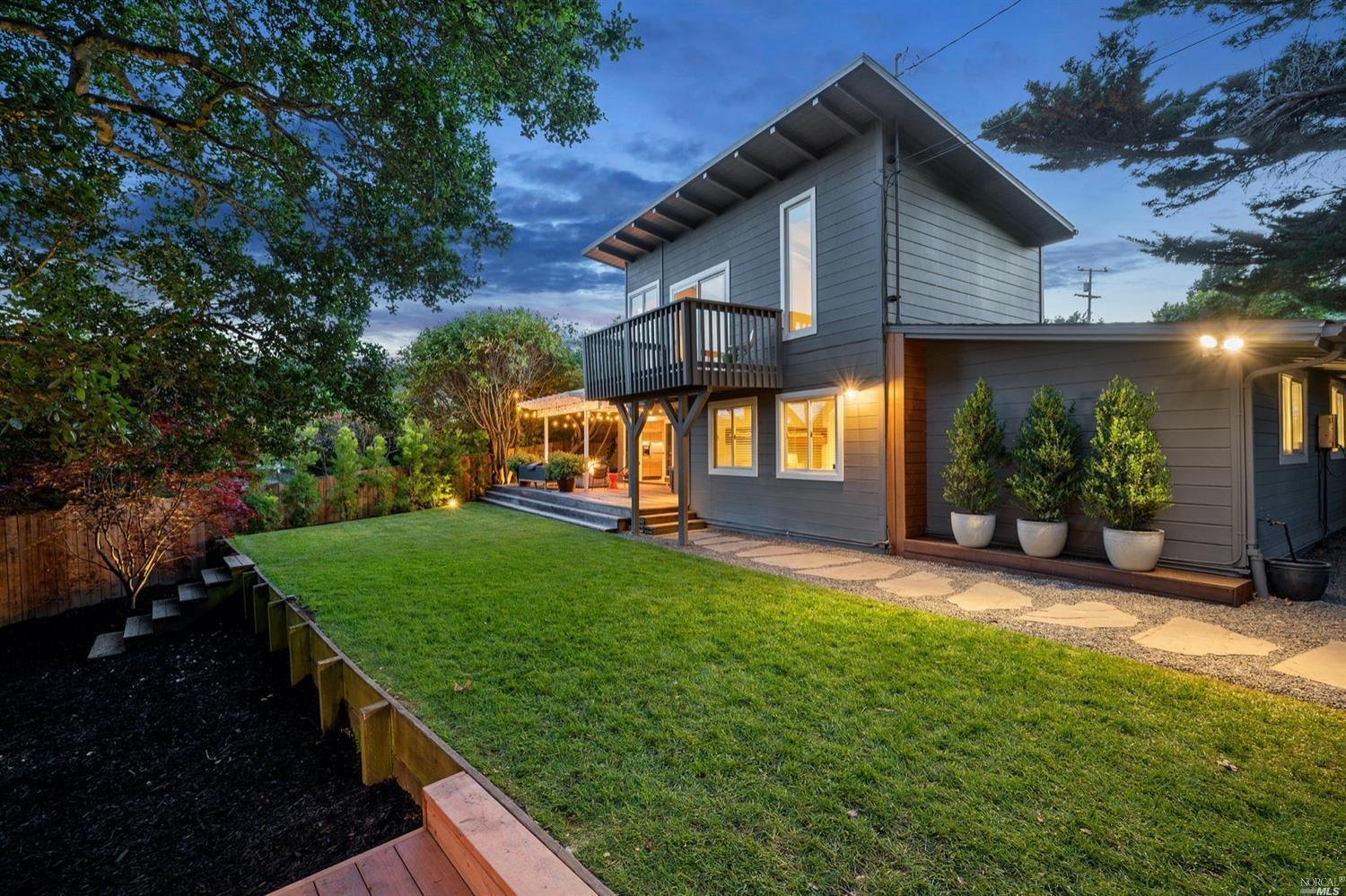 2 Cedarwood Ln