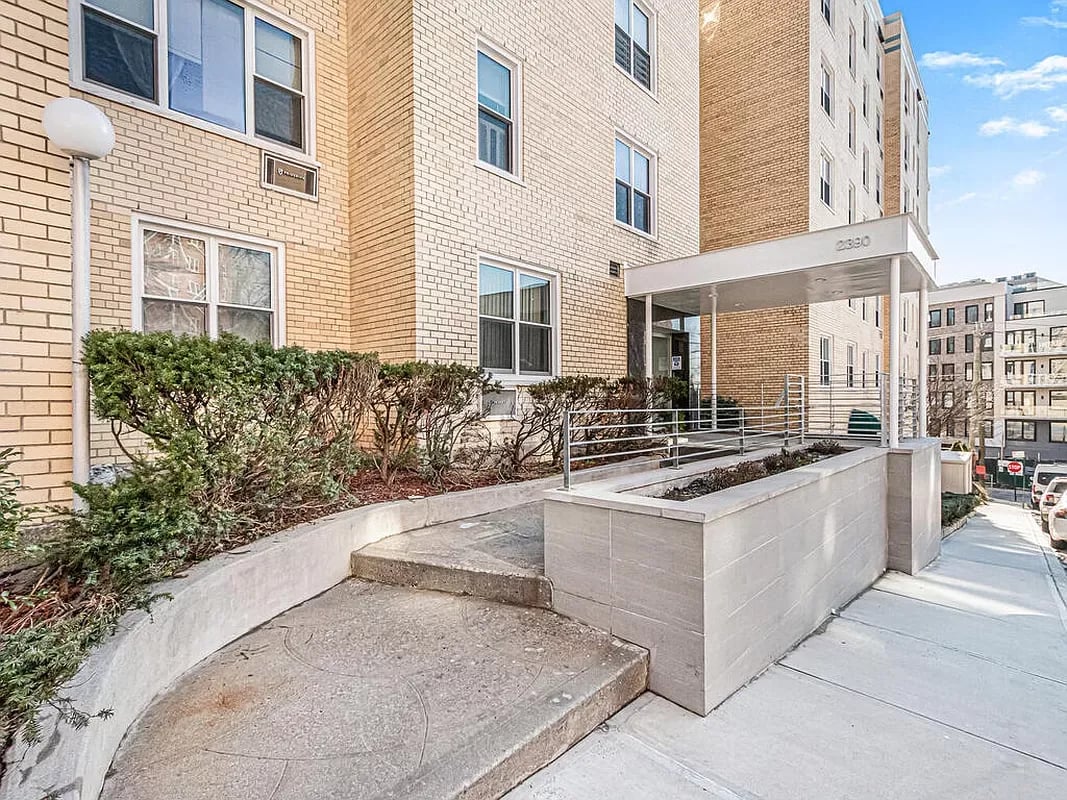 2390 Palisade Avenue Unit: 6E