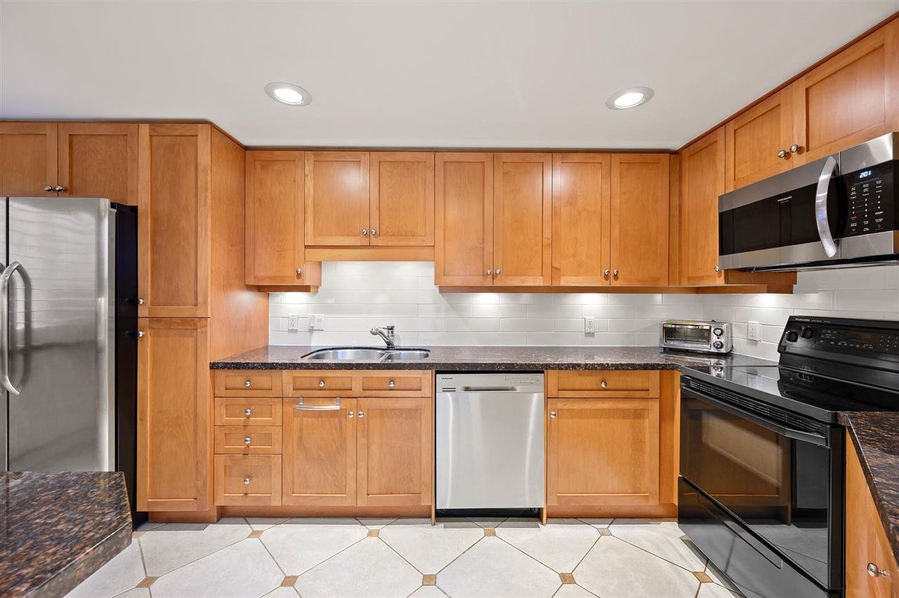 844 W 7th Ave