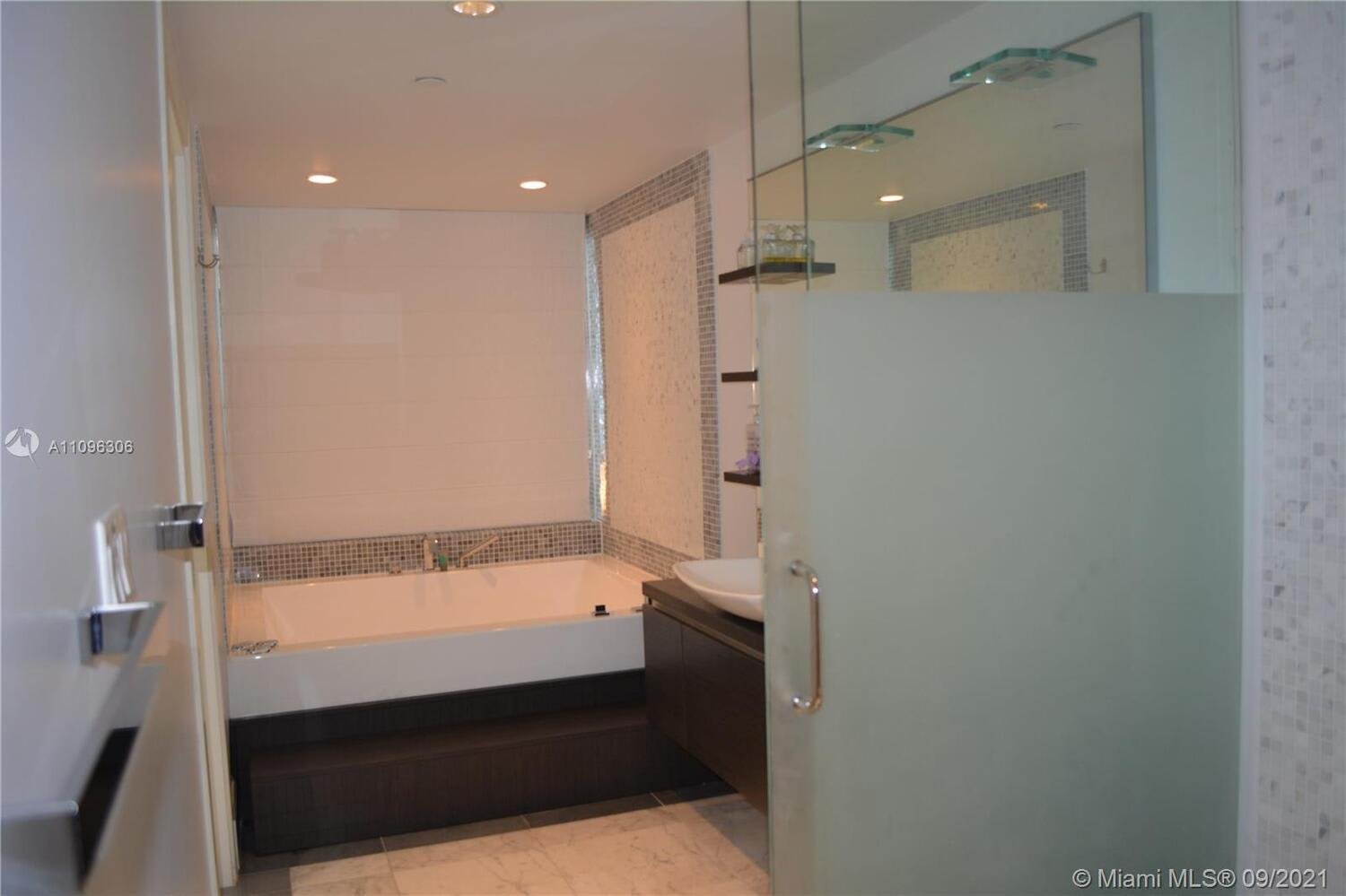 200 Biscayne Blvd Way, #3308  