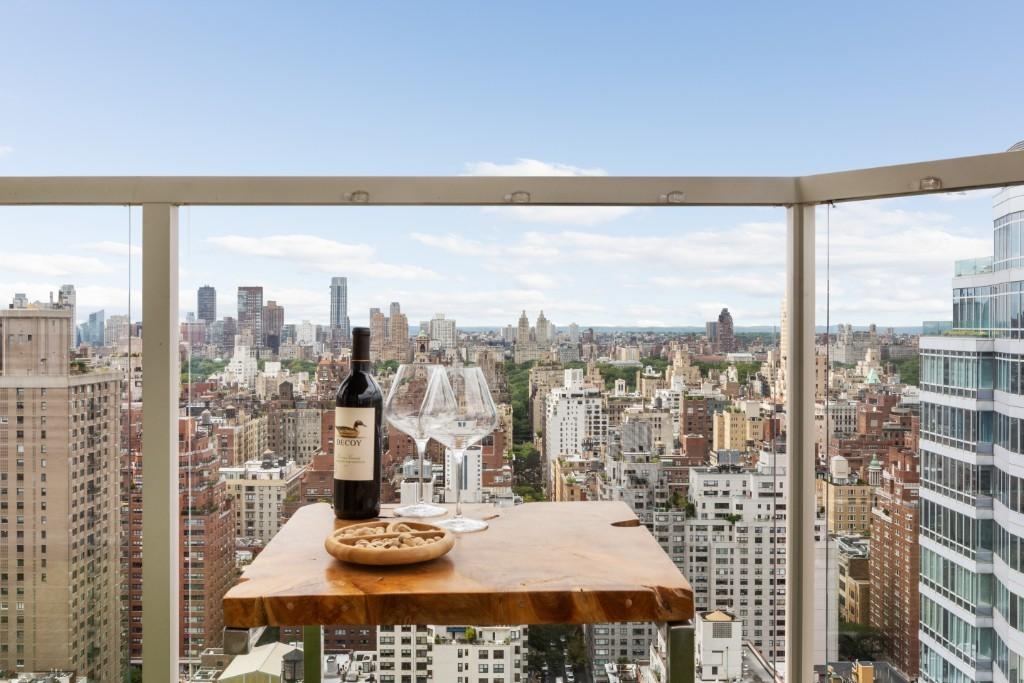 300 E 74th Street Unit: 35F