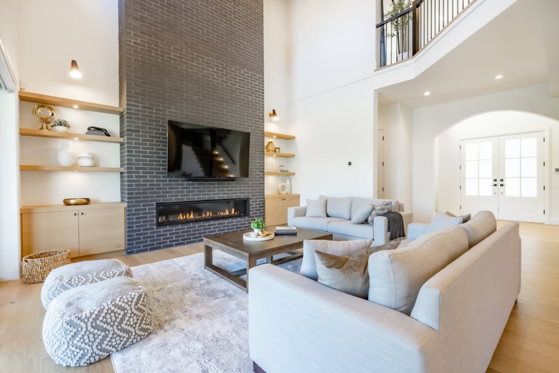 Luxury homes in Henderson NV guard gated communities