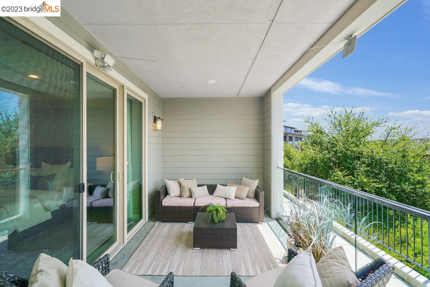6763 Skyview Dr, Oakland, CA 94605