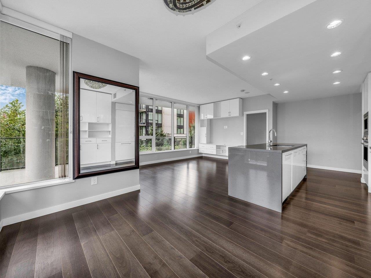207-5628 Birney Ave
