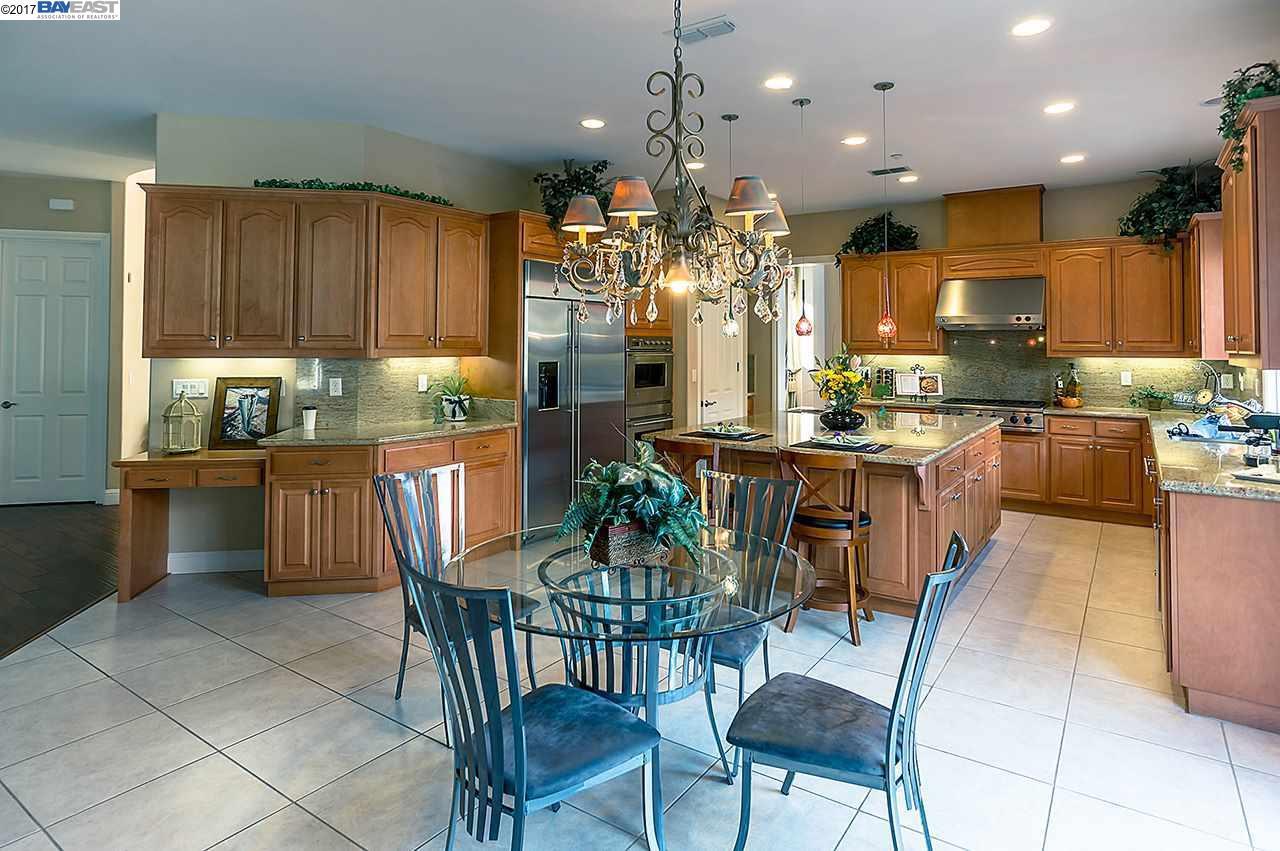 557 KINGSBRIDGE CT