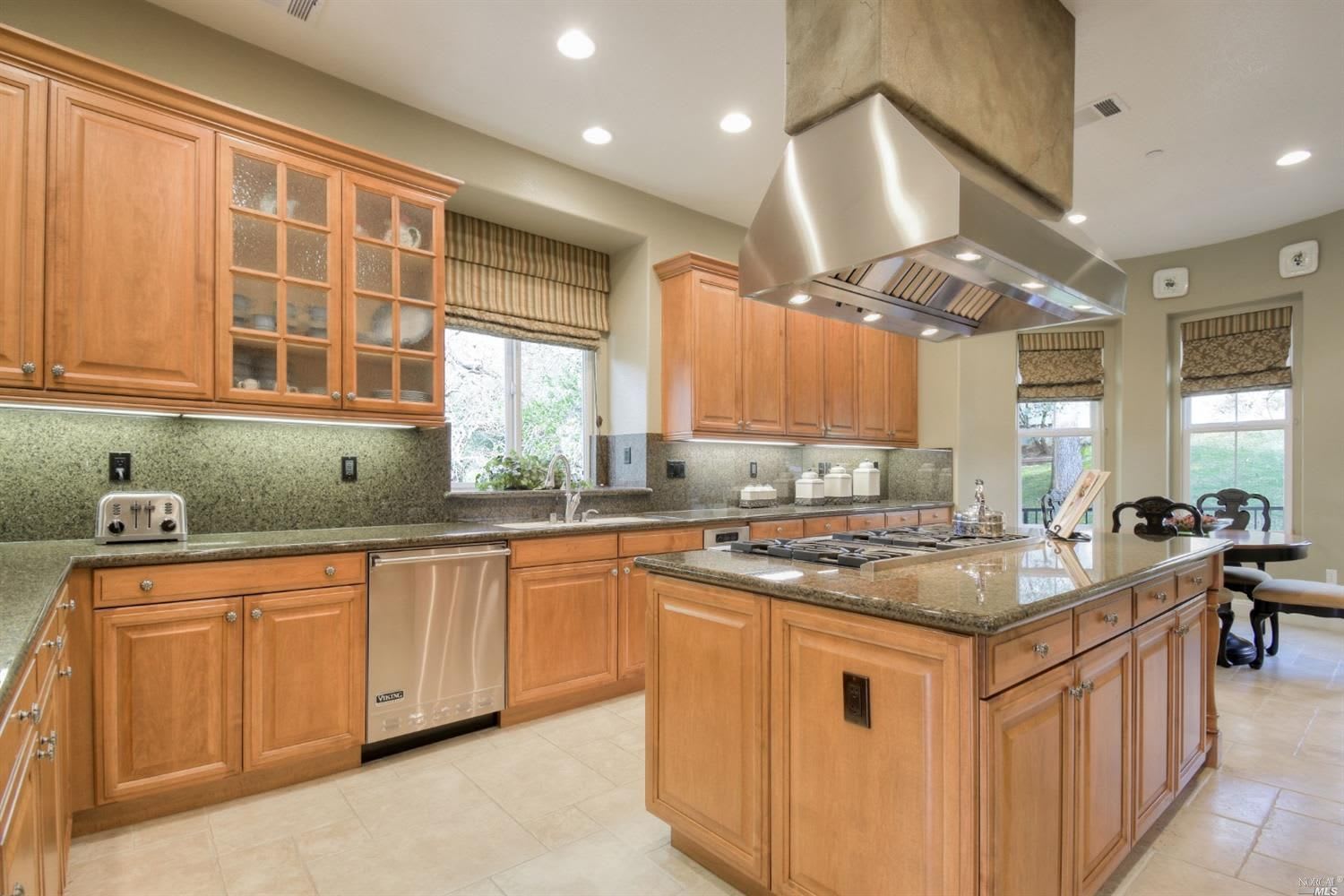 128 Stone Tree Ln