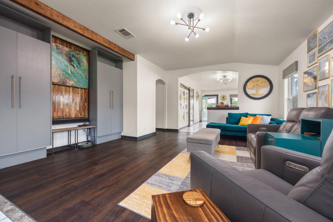 107 Western Cv