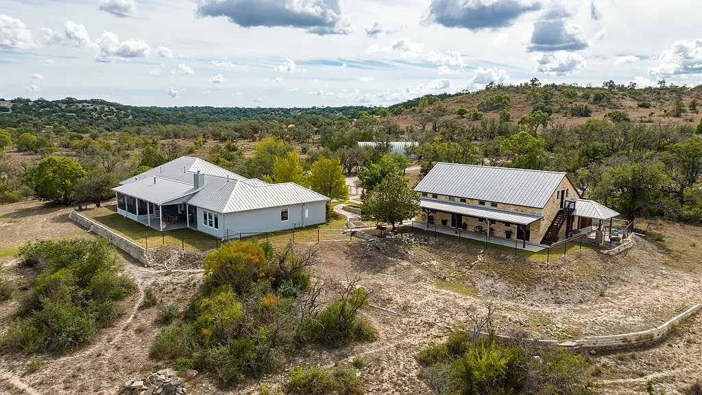 Fredericksburg Ranch on 71 Acres