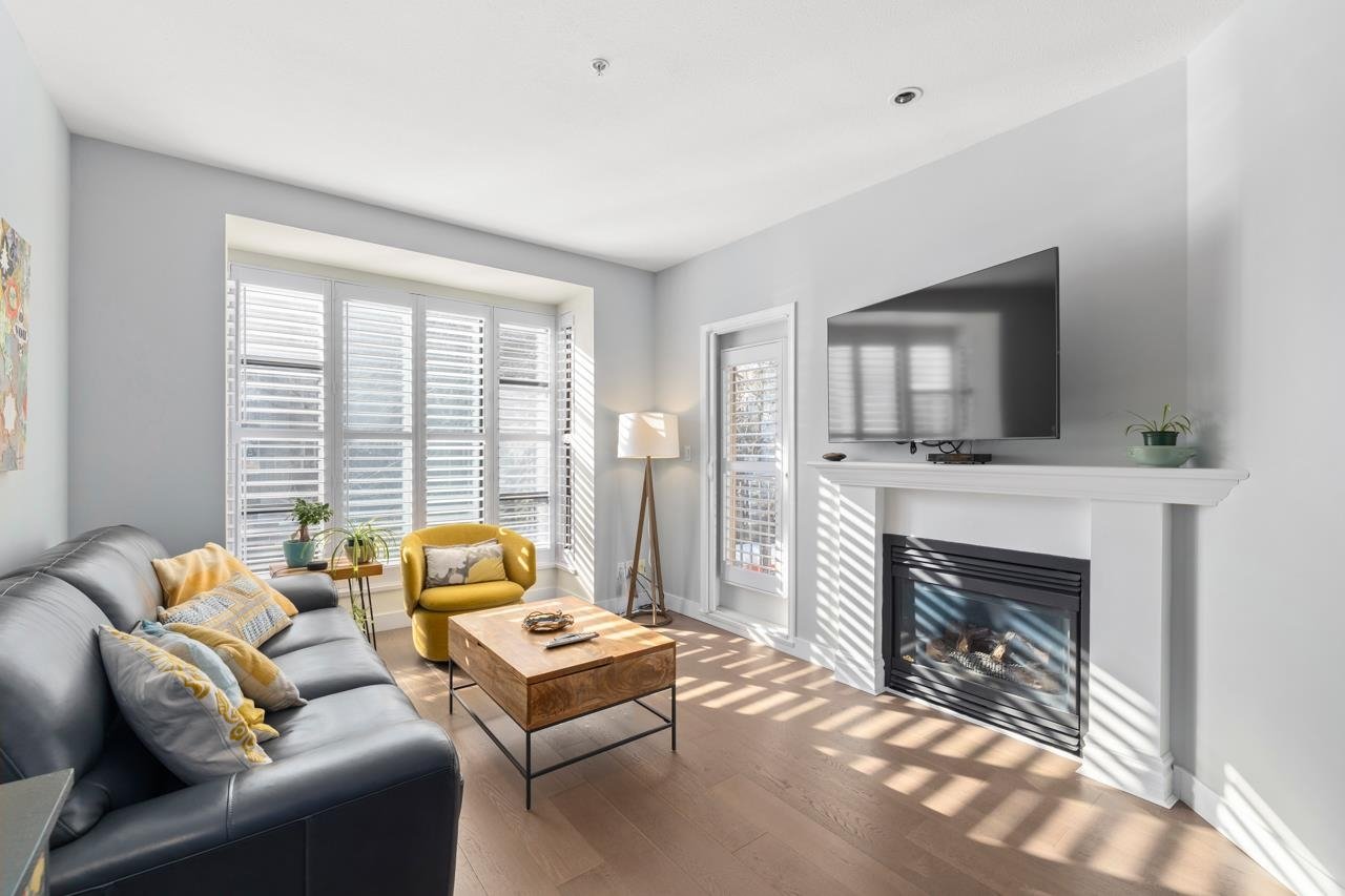 210-2175 Salal Dr