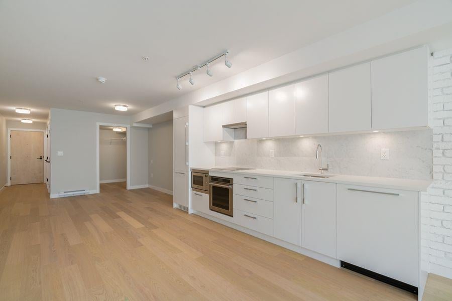 310-2508 Fraser St